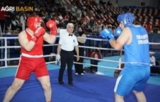 Ağrı’da Genç Boksörler Ringde Şampiyonluk İçin Ter Döküyor
