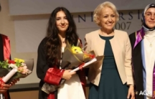 İlk Öğretmeni Mezuniyete Geldi, Diplomasını Verdi