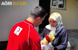 Ağrı Kızılay'dan duygulandıran Anneler Günü sürprizi