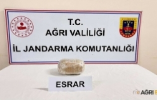 Ağrı’da motosikletli şahsın üzerinden 1 kilo esrar çıktı