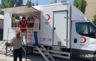 Kızılay’dan YKS sabahı öğrenci ve velilere ikram