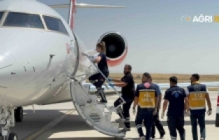 Ağrı’da Prematüre Bebek Uçak Ambulansla Nakledildi