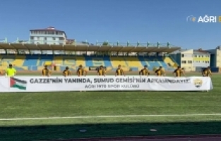 Ağrı 1970 Spor’dan Gazze’ye Destek Pankartı