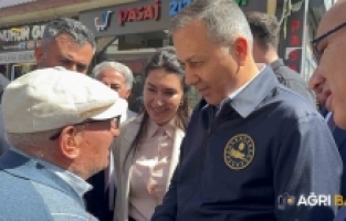 Bakan Yerlikaya Ağrı’da esnaf ve vatandaşla buluştu