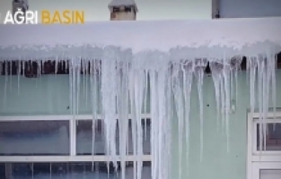 Patnos’ta Dondurucu Soğuk Hayatı Zorluyor