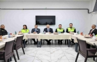 Ağrı Valisi Bozkurt, trafik polisleriyle iftarda buluştu