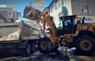 Ağrı’da Kar Mesaisi: Ekipler Sahada