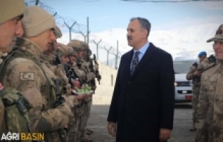 Vali Bozkurt’tan güvenlik güçlerine bayram ziyareti