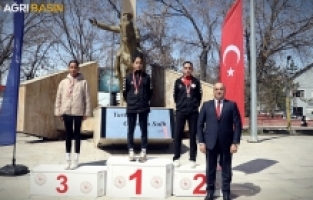 Ağrı’da kurtuluş coşkusu parkura taşındı