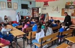 Diyadin’de Öğrencilerden Anlamlı Gül Mesajı