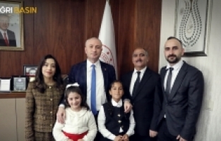 Müdür Kökrek 23 Nisan’da Koltuğu Çocuklara Devretti