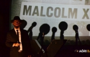 Malcolm X Tiyatrosu ve Hayır Çarşısına Yoğun İlgi