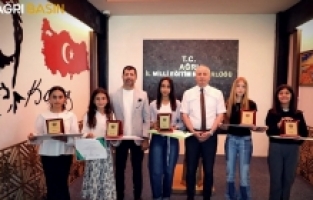 Ağrı’da Sağlıklı Gelecek İçin Başarılı Öğrenciler Ödüllendirildi