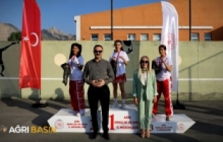 Doğubayazıt’ta Başarılı Sporcular Ödüllerini Aldı