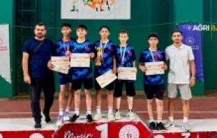 Ağrı Badminton Takımı Türkiye Üçüncüsü Oldu