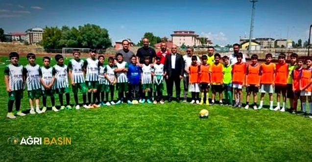 ​​​​​​​Ağrı’da AGÂH Küçükler Futbol Turnuvası Başladı