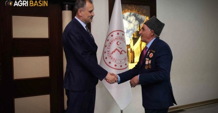 Ağrı’da bayramlaşma: Protokol ve halk buluştu