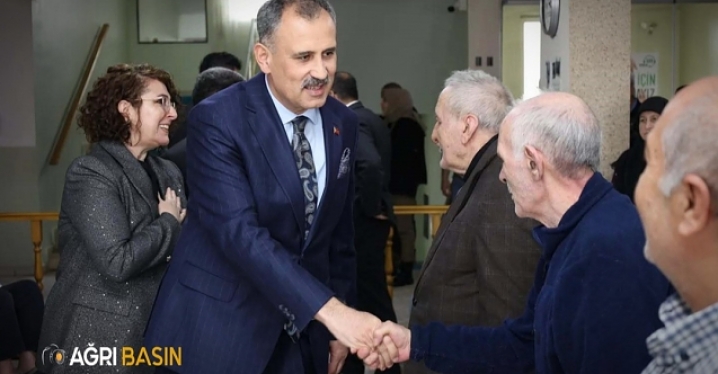 Vali Bozkurt’tan çocuklar ve yaşlılara bayram ziyareti