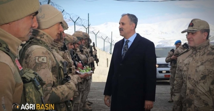 Vali Bozkurt’tan güvenlik güçlerine bayram ziyareti