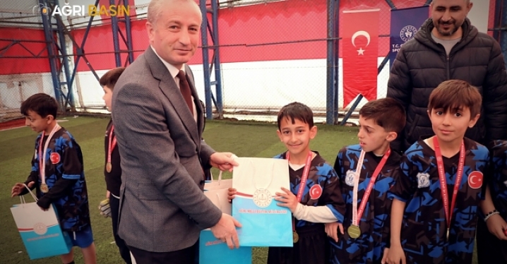 Ağrılı öğrencilerden çifte başarı gururu