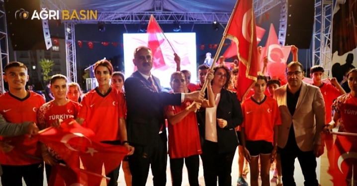 Ağrı’da 15 Temmuz Ruhu Sancak Koşusuyla Canlandı