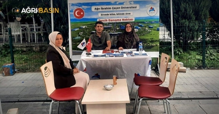 AİÇÜ Tercih Standına İl Müftü Yardımcısı Ötken'den Ziyaret