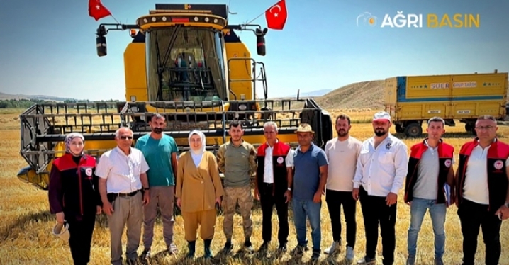 Kaymakam Kılıç Arpa Hasadında Çiftçilerle Buluştu