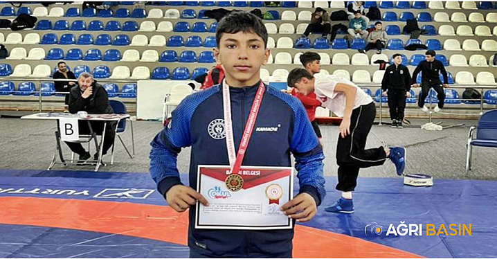 Ağrılı Güreşçi Berat Çelik Rize’de Şampiyon