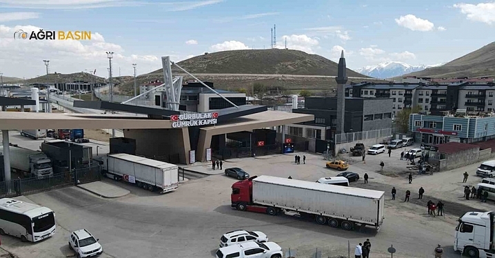 Türkiye’den İran’a 6 Tır Sağlık Yardımı