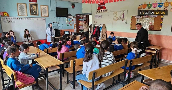 Diyadin’de Öğrencilerden Anlamlı Gül Mesajı