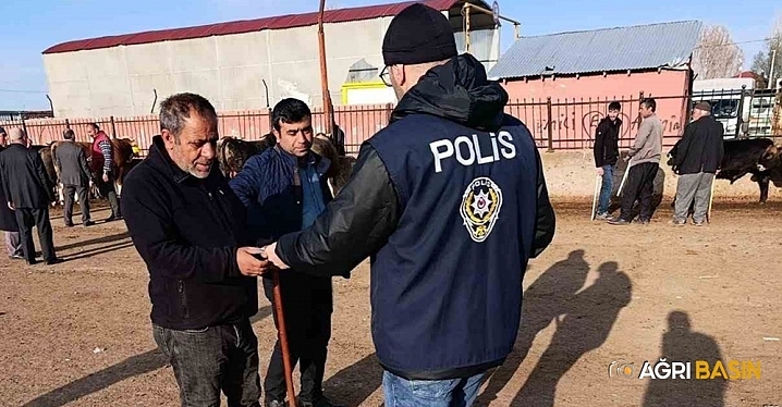 Ağrı Polisinden Hayvan Pazarında Bayram Mesaisi