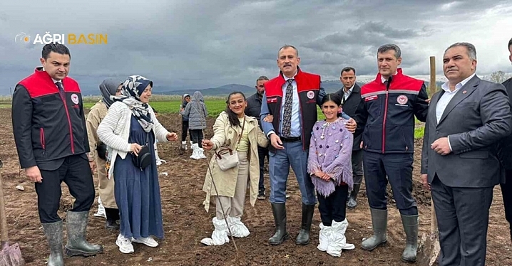 Ağrı’da 50 Bin Meyve Fidanı Çiftçilere Dağıtıldı