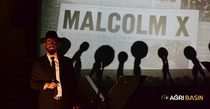Malcolm X Tiyatrosu ve Hayır Çarşısına Yoğun İlgi