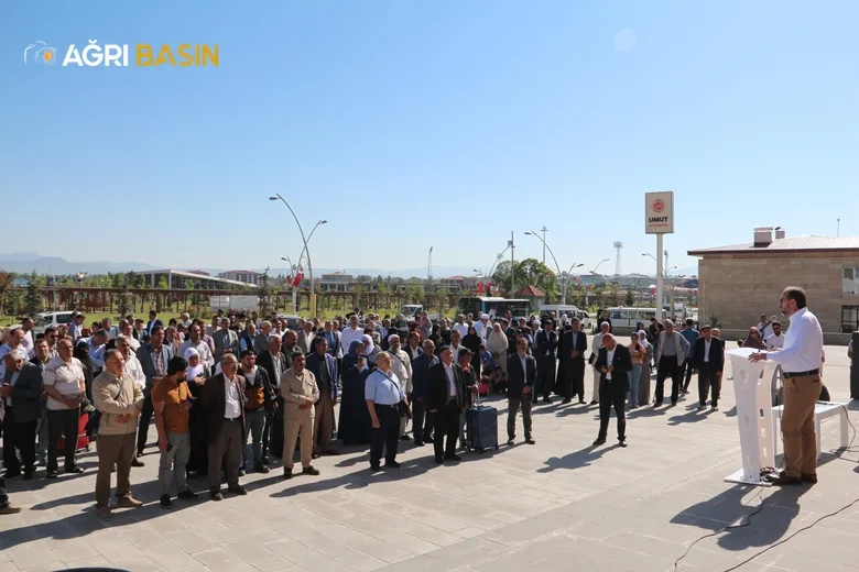 Ağrılı Hacı Adayları kutsal topraklara dualarla uğurlandı