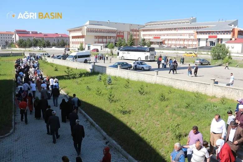 Ağrılı Hacı Adayları kutsal topraklara dualarla uğurlandı