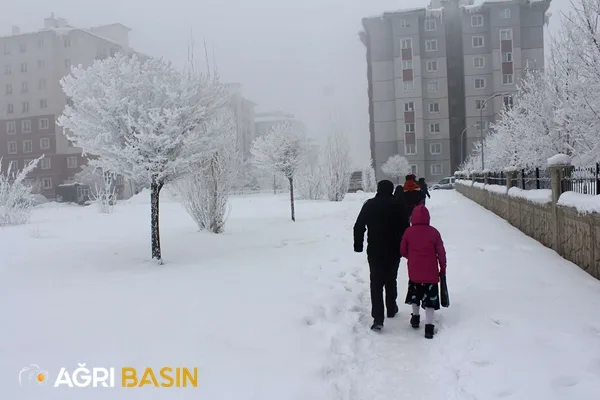 Ağrı'da Soğuk Havaya Rağmen Siyer Yarışması Yapıldı
