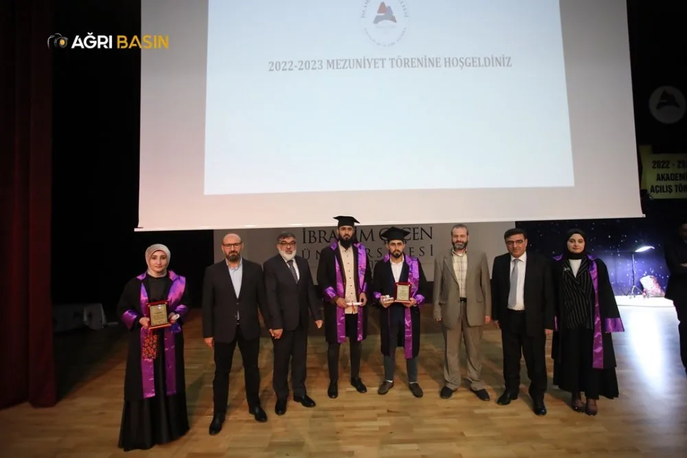 AİÇÜ İslami İlimler Fakültesi’nde Mezuniyet Töreni Düzenlendi