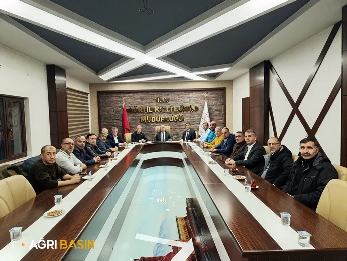Ensar Vakfı Ağrı Şubesi Milli Eğitim Müdürü Kökrek'i Ziyaret etti