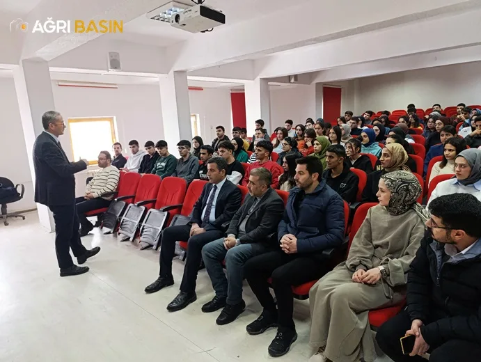 Müdür Kökrek’ten Üniversiteye Hazırlanan Öğrencilere Destek