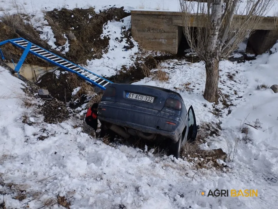 Ağrı'da Otomobilin Dere Yatağına Düştüğü Kazada 2 Yaralı