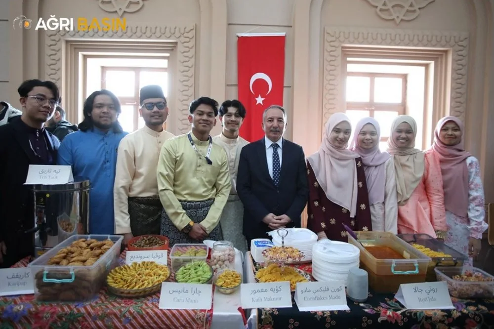 AİÇÜ Rektörü Prof. Dr. KARABULUT Uluslararası Öğrenciler ile Buluştu