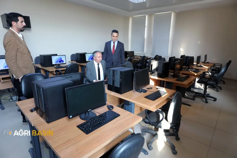Patnos Meslek Yüksekokulu’nda Bilgisayar Laboratuvarı Açılışı