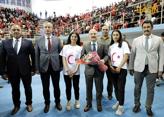 Spor Aşkı Engel Tanımaz Projesi Kapsamında Spor Malzemesi Dağıtım Töreni Düzenlendi