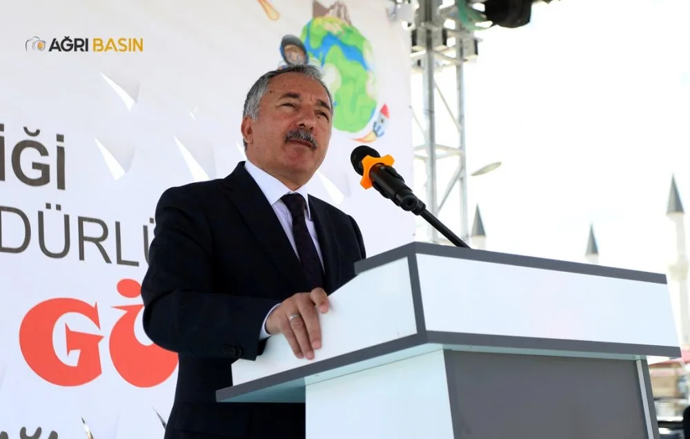 AİÇÜ Rektörü Prof. Dr. KARABULUT Bilim Şenliği’ne Katıldı