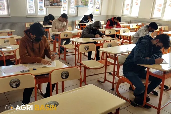 Ağrı'da Soğuk Havaya Rağmen Siyer Yarışması Yapıldı