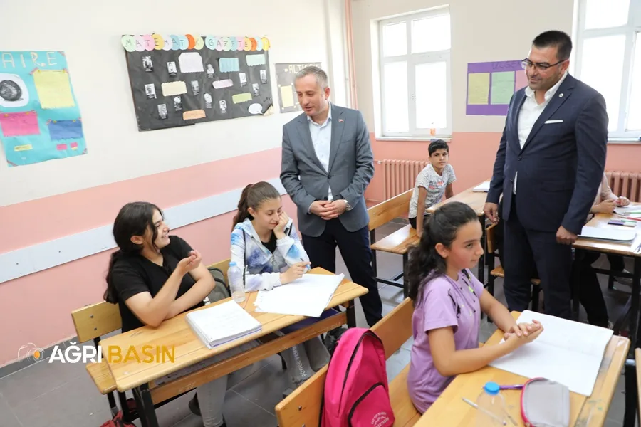 Hasan Kökrek Doğubayazıt'ta yapımı devam eden okul inşaatlarını inceledi