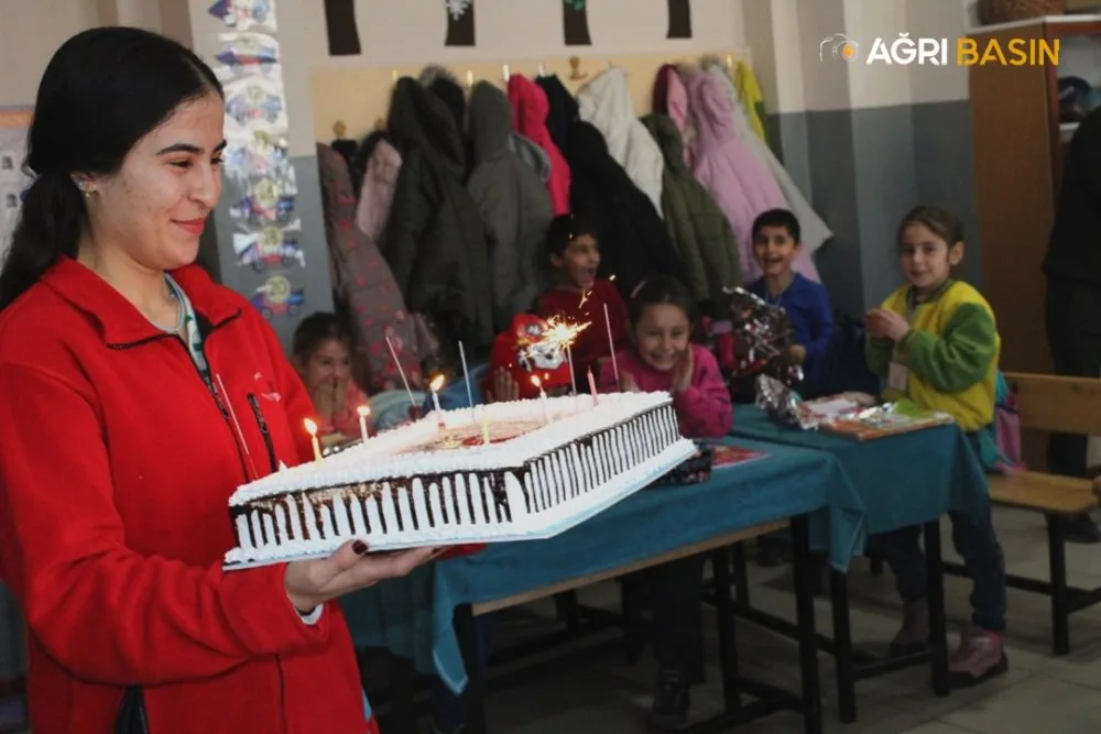 Ağrı'da İlkokul Öğrencilerinden Kızılay'a Mektup ve Resimle Duyarlı Jest