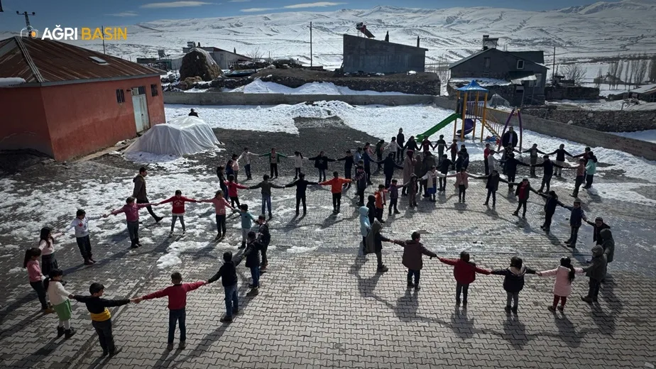 Ağrı'da Deprem Haftasında Okullarda Tatbikat ve Bilgilendirme Çalışmaları