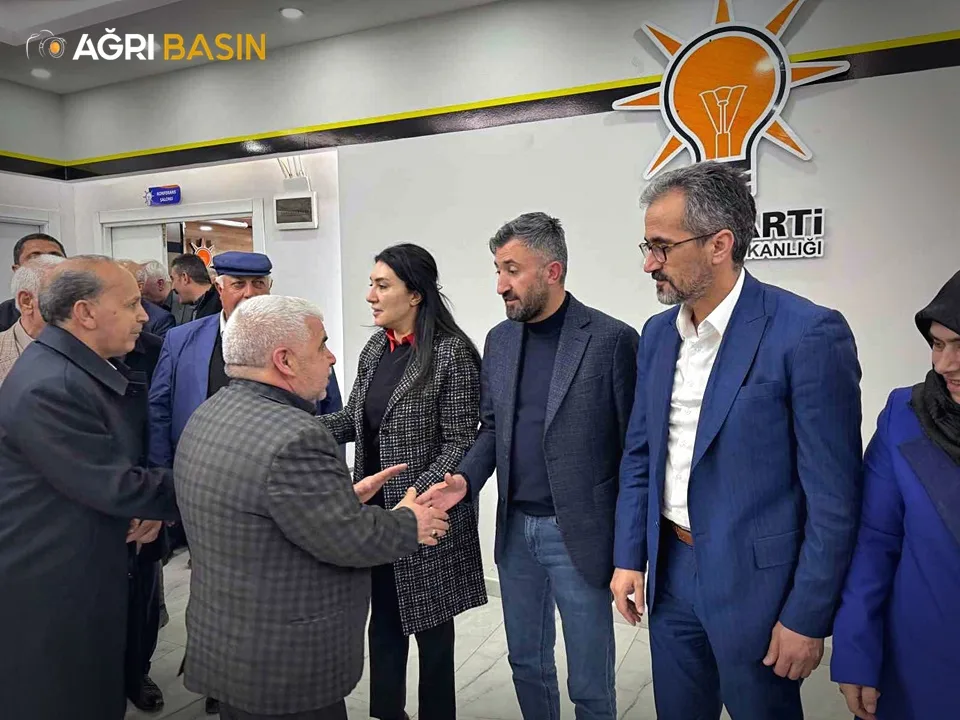 AK Parti Ağrı İl Başkanlığında Bayramlaşma Coşkusu