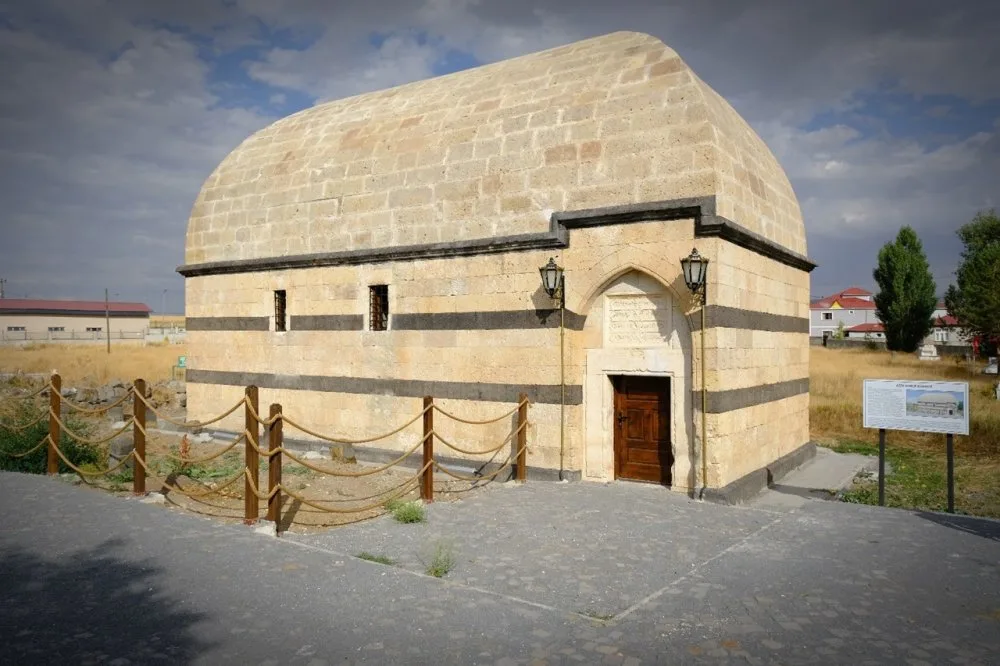 Ağrı’da Tarihi Hamur Kümbeti Restore Edildi